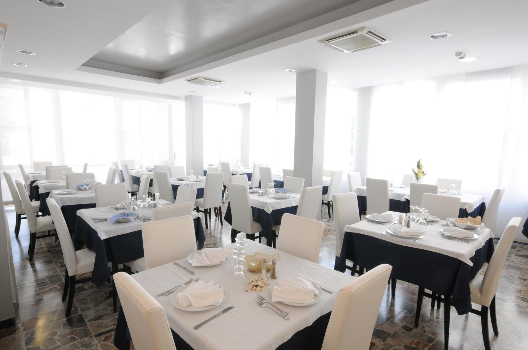 Hotel Ermeti B&B Brunch Riccione Exterior photo