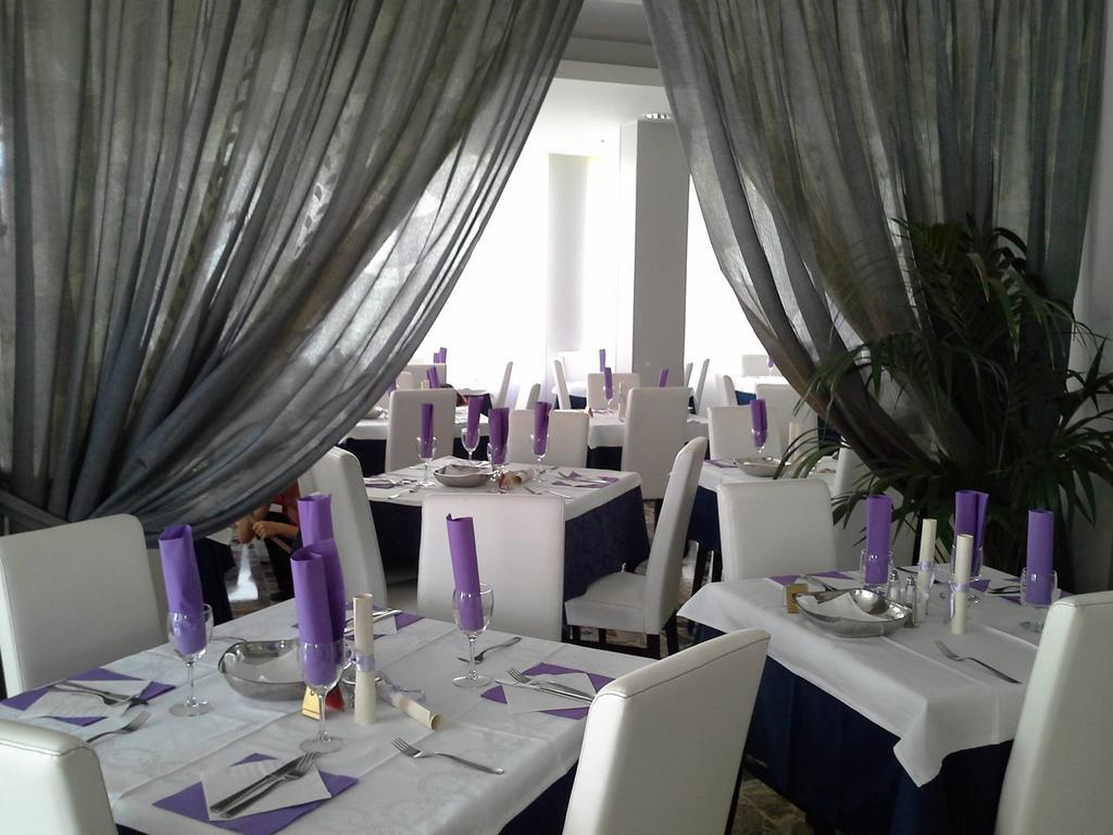 Hotel Ermeti B&B Brunch Riccione Exterior photo